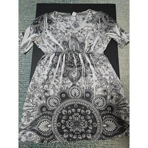 Gyda White Black Dress Women's Short Sleeve V Neck Medallion Print Casual